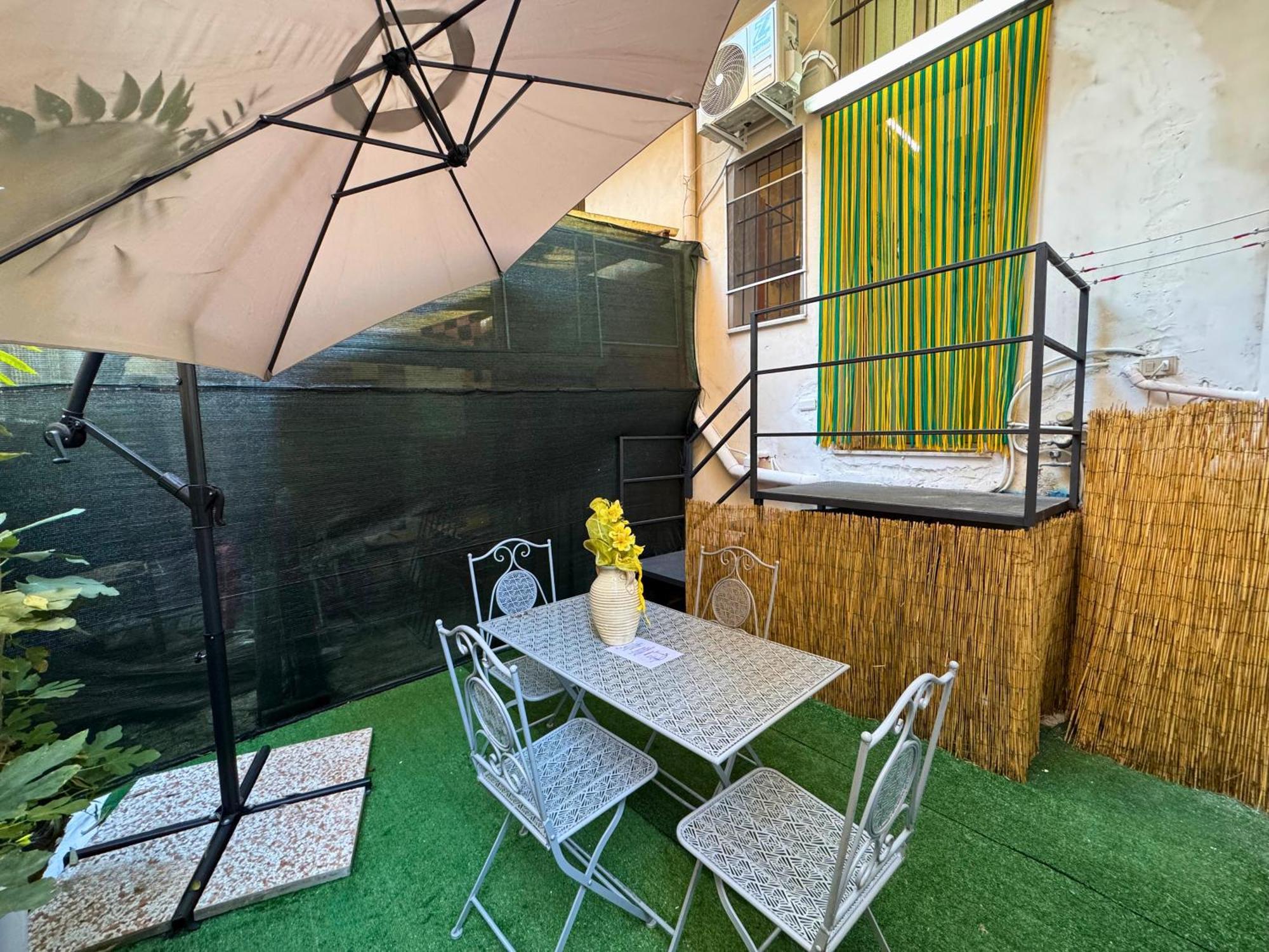 Orange Lemon Garden Apartment